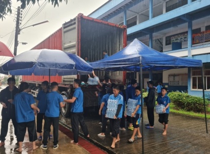 <strong>อ่านเพิ่มเติมเกี่ยวกับ</strong><br>มูลนิธิราชประชานุเคราะห์ ในพระบรมราชูปถัมภ์ จัดส่งสิ่งของพระราชทานเครื่องอุปโภคบริโภค โดยเร่งด่วนเพื่อนำไปช่วยเหลือประชาชนในพื้นที่จังหวัดเชียงราย มูลนิธิราชประชานุเคราะห์ ในพระบรมราชูปถัมภ์ จัดส่งสิ่งของพระราชทานเครื่องอุปโภคบริโภค โดยเร่งด่วนเพื่อนำไปช่วยเหลือประชาชนในพื้นที่จังหวัดเชียงราย