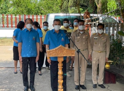 <strong>อ่านเพิ่มเติมเกี่ยวกับ</strong><br>นายวิรุฬ พรรณเทวี ผู้ว่าราชการจังหวัดสุโขทัย มอบสิ่งของพระราชทานแก่ผู้ประสบอัคคีภัยในพื้นที่จังหวัดสุโขทัย นายวิรุฬ พรรณเทวี ผู้ว่าราชการจังหวัดสุโขทัย มอบสิ่งของพระราชทานแก่ผู้ประสบอัคคีภัยในพื้นที่จังหวัดสุโขทัย