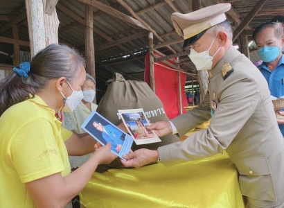 <strong>อ่านเพิ่มเติมเกี่ยวกับ</strong><br>พลเอก ไพบูลย์ คุ้มฉายา องคมนตรี เชิญสิ่งของพระราชทานมอบแก่ผู้ระสบวาตภัย จังหวัดสุพรรณบุรี พลเอก ไพบูลย์ คุ้มฉายา องคมนตรี เชิญสิ่งของพระราชทานมอบแก่ผู้ระสบวาตภัย จังหวัดสุพรรณบุรี