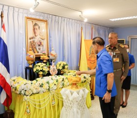 พิธีรับพระราชทานเข็มที่ระลึกตราสัญลักษณ์งานเฉลิมพระเกียรติพระบาทสมเด็จพระเจ้าอยู่หัว เนื่องในโอกาสพระราชพิธีมหามงคลเฉลิมพระชนมพรรษา ๖ รอบ ๗๒ พรรษา ๒๘ กรกฎาคม ๒๕๖๗ ... พารามิเตอร์รูปภาพ 6