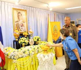 พิธีรับพระราชทานเข็มที่ระลึกตราสัญลักษณ์งานเฉลิมพระเกียรติพระบาทสมเด็จพระเจ้าอยู่หัว เนื่องในโอกาสพระราชพิธีมหามงคลเฉลิมพระชนมพรรษา ๖ รอบ ๗๒ พรรษา ๒๘ กรกฎาคม ๒๕๖๗ ... พารามิเตอร์รูปภาพ 16