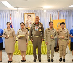 พิธีรับพระราชทานเข็มที่ระลึกตราสัญลักษณ์งานเฉลิมพระเกียรติพระบาทสมเด็จพระเจ้าอยู่หัว เนื่องในโอกาสพระราชพิธีมหามงคลเฉลิมพระชนมพรรษา ๖ รอบ ๗๒ พรรษา ๒๘ กรกฎาคม ๒๕๖๗ ... พารามิเตอร์รูปภาพ 36