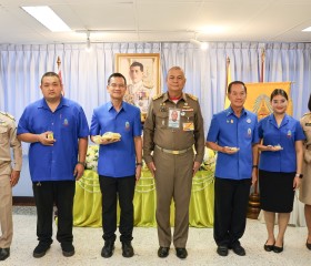 พิธีรับพระราชทานเข็มที่ระลึกตราสัญลักษณ์งานเฉลิมพระเกียรติพระบาทสมเด็จพระเจ้าอยู่หัว เนื่องในโอกาสพระราชพิธีมหามงคลเฉลิมพระชนมพรรษา ๖ รอบ ๗๒ พรรษา ๒๘ กรกฎาคม ๒๕๖๗ ... พารามิเตอร์รูปภาพ 37