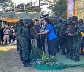 นายพลากร สุวรรณรัฐ องคมนตรี นายกมูลนิธิราชประชานุเคราะห์ฯ ... พารามิเตอร์รูปภาพ 26