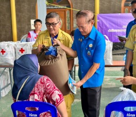 นายวิลาศ รุจิวัฒนพงศ์ รองประธานฝ่ายบรรเทาทุกข์ ... พารามิเตอร์รูปภาพ 6