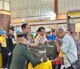 พระบาทสมเด็จพระเจ้าอยู่หัว ทรงพระกรุณาโปรดเกล้าฯ ให้ พลเอก ... พารามิเตอร์รูปภาพ 14