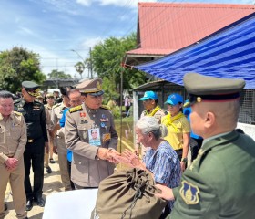 พระบาทสมเด็จพระเจ้าอยู่หัว ทรงพระกรุณาโปรดเกล้าฯ ให้ พลเอก ... พารามิเตอร์รูปภาพ 20