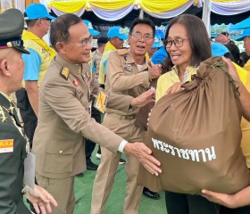 พระบาทสมเด็จพระเจ้าอยู่หัว ทรงพระกรุณาโปรดเกล้าฯ ให้ พลเอก ... พารามิเตอร์รูปภาพ 8
