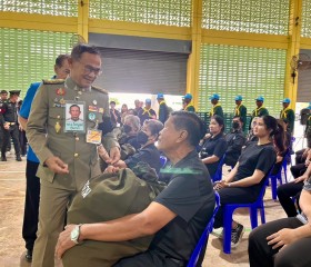 พระบาทสมเด็จพระเจ้าอยู่หัว ทรงพระกรุณาโปรดเกล้าฯ ให้ พลเอก ... พารามิเตอร์รูปภาพ 12