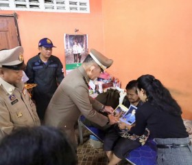 พระบาทสมเด็จพระเจ้าอยู่หัว ทรงพระกรุณาโปรดเกล้าฯ ให้ พลเอก ... พารามิเตอร์รูปภาพ 1