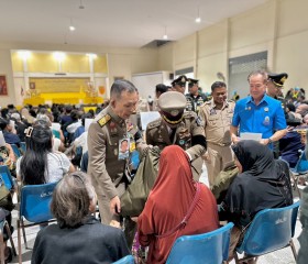 พระบาทสมเด็จพระเจ้าอยู่หัว ทรงพระกรุณาโปรดเกล้าฯ ให้ พลเอก ... พารามิเตอร์รูปภาพ 5