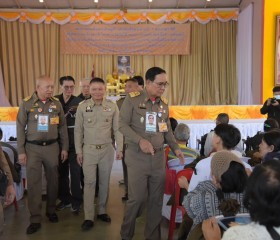 พระบาทสมเด็จพระเจ้าอยู่หัว ทรงพระกรุณาโปรดเกล้าฯ ให้ พลเอก ... พารามิเตอร์รูปภาพ 4