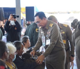 พระบาทสมเด็จพระเจ้าอยู่หัว ทรงพระกรุณาโปรดเกล้าฯ ให้ พลเอก ... พารามิเตอร์รูปภาพ 11