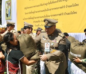 นายพลากร สุวรรณรัฐ องคมนตรี นายกมูลนิธิราชประชานุเคราะห์ฯ ... พารามิเตอร์รูปภาพ 2