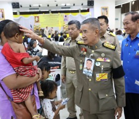 พระบาทสมเด็จพระเจ้าอยู่หัว ทรงพระกรุณาโปรดเกล้าฯ ให้ พลเอก ... พารามิเตอร์รูปภาพ 8