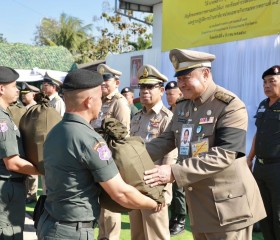 นายพลากร สุวรรณรัฐ องคมนตรี นายกมูลนิธิราชประชานุเคราะห์ฯ ... พารามิเตอร์รูปภาพ 6