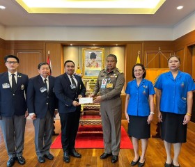 นายพลากร สุวรรณรัฐ องคมนตรี นายกมูลนิธิราชประชานุเคราะห์ ... พารามิเตอร์รูปภาพ 6