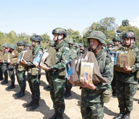 นายพลากร สุวรรณรัฐ องคมนตรี นายกมูลนิธิราชประชานุเคราะห์ฯ ... พารามิเตอร์รูปภาพ 2