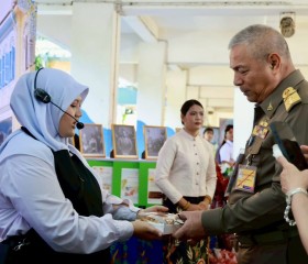 พลเรือเอก พงษ์เทพ หนูเทพ องคมนตรี ... พารามิเตอร์รูปภาพ 8