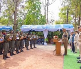 นายพลากร สุวรรณรัฐ องคมนตรี นายกมูลนิธิราชประชานุเคราะห์ ... พารามิเตอร์รูปภาพ 5