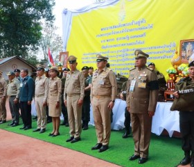 นายพลากร สุวรรณรัฐ องคมนตรี นายกมูลนิธิราชประชานุเคราะห์ ... พารามิเตอร์รูปภาพ 3