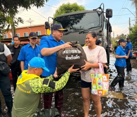 นายพลากร สุวรรณรัฐ องคมนตรี นายกมูลนิธิราชประชานุเคราะห์ฯ ... พารามิเตอร์รูปภาพ 2
