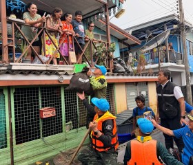 นายพลากร สุวรรณรัฐ องคมนตรี นายกมูลนิธิราชประชานุเคราะห์ฯ ... พารามิเตอร์รูปภาพ 6