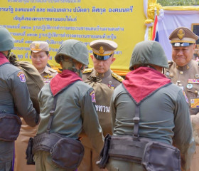 นายพลากร สุวรรณรัฐ องคมนตรี นายกมูลนิธิราชประชานุเคราะห์ ... พารามิเตอร์รูปภาพ 29