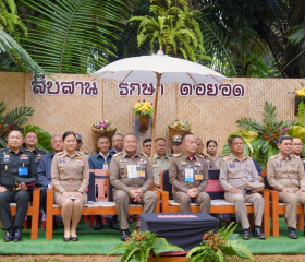 นายพลากร สุวรรณรัฐ องคมนตรี นายกมูลนิธิราชประชานุเคราะห์ ... พารามิเตอร์รูปภาพ 23