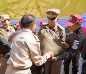นายพลากร สุวรรณรัฐ องคมนตรี นายกมูลนิธิราชประชานุเคราะห์ ... พารามิเตอร์รูปภาพ 2
