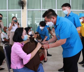 มอบสิ่งของพระราชทานผู้ประสบวาตภัย จังหวัดเชียงราย พารามิเตอร์รูปภาพ 8