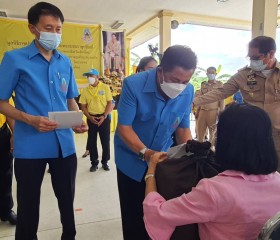 มอบสิ่งของพระราชทานผู้ประสบวาตภัย จังหวัดเชียงราย พารามิเตอร์รูปภาพ 2