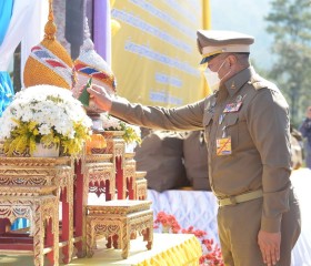 นายพลากร สุวรรณรัฐ องคมนตรี มอบถุงพระราชทานให้แก่ราษฎร ... พารามิเตอร์รูปภาพ 2