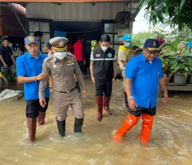 มอบสิ่งของพระราชทานแก่ประชาชนผู้ประสบภัยจังหวัดเพชรบูรณ์ ... พารามิเตอร์รูปภาพ 5