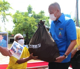 มอบสิ่งของพระราชทานแก่ประชาชนผู้ประสบภัยจังหวัดเพชรบูรณ์ ... พารามิเตอร์รูปภาพ 2